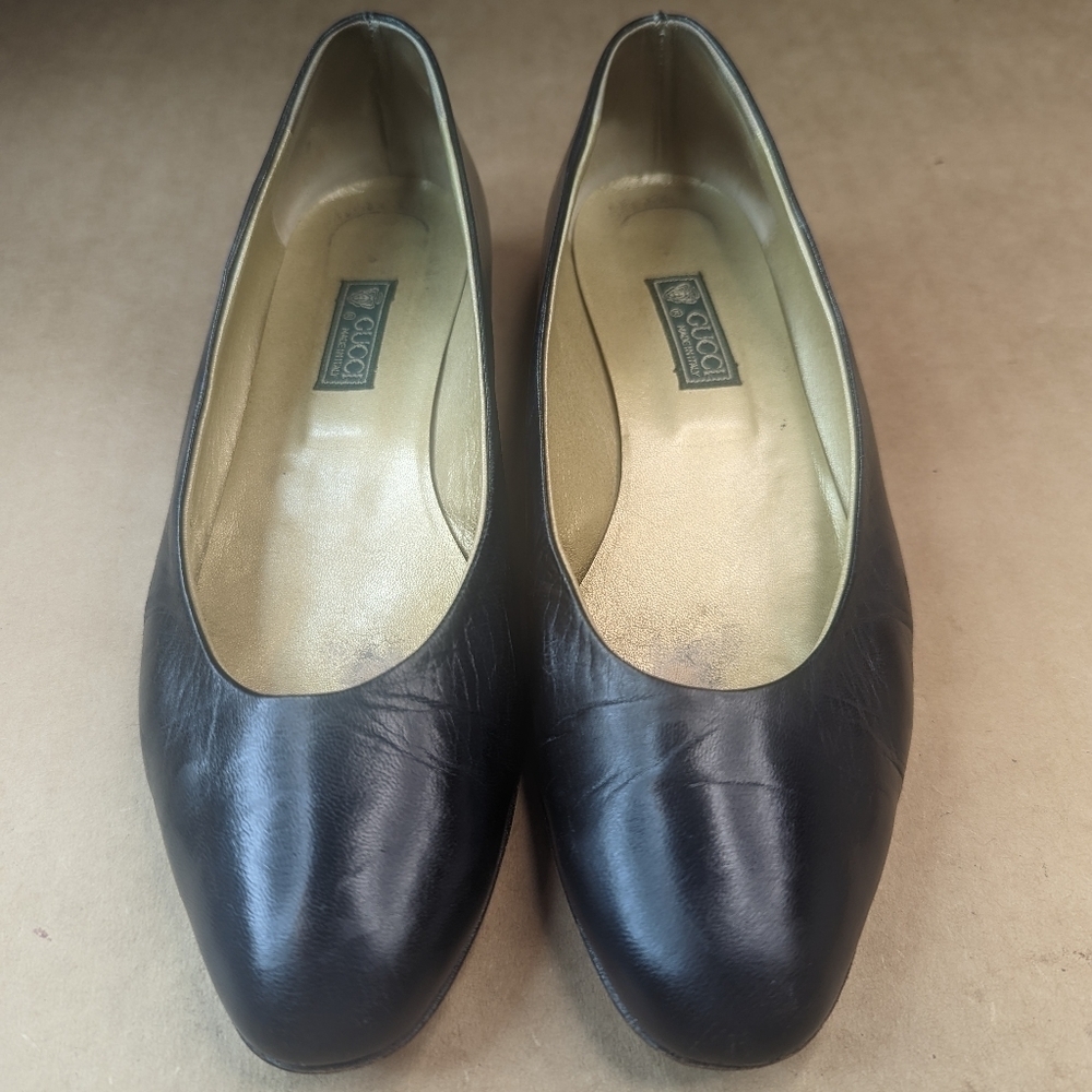 Gucci women's sz 7B black leather classic 1" heel loafer flats.Gucci Gold inter - Picture 2 of 13